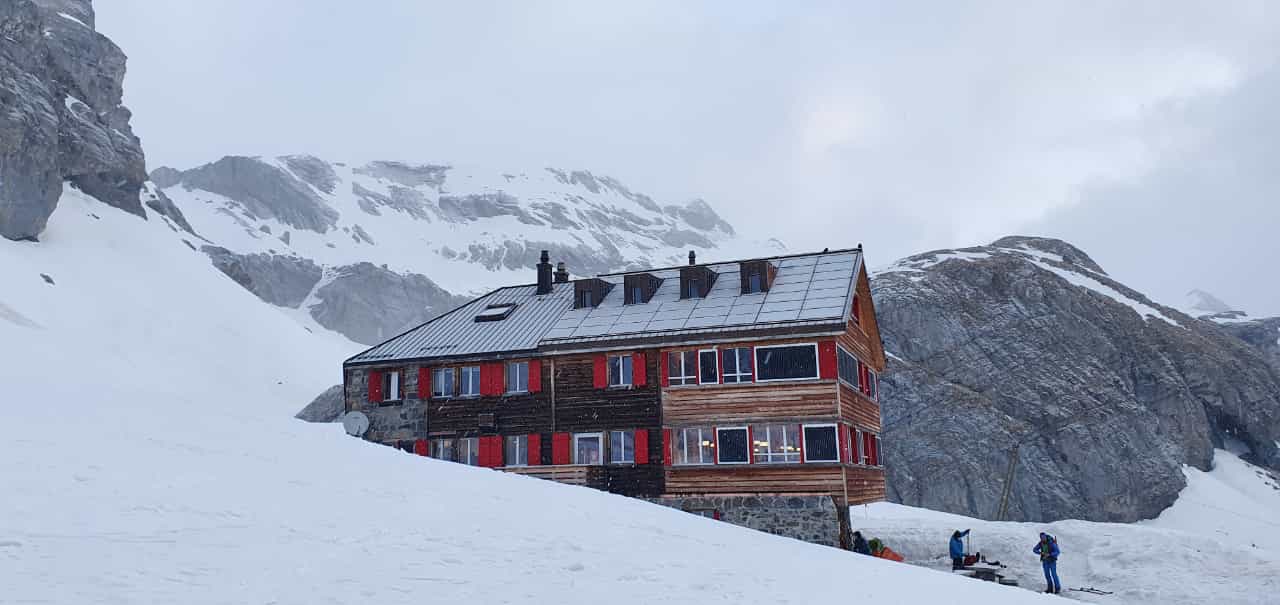 09_06. Mrz 21_G Skitouren Wildstrubel Laemmerenhuette (129).JPG